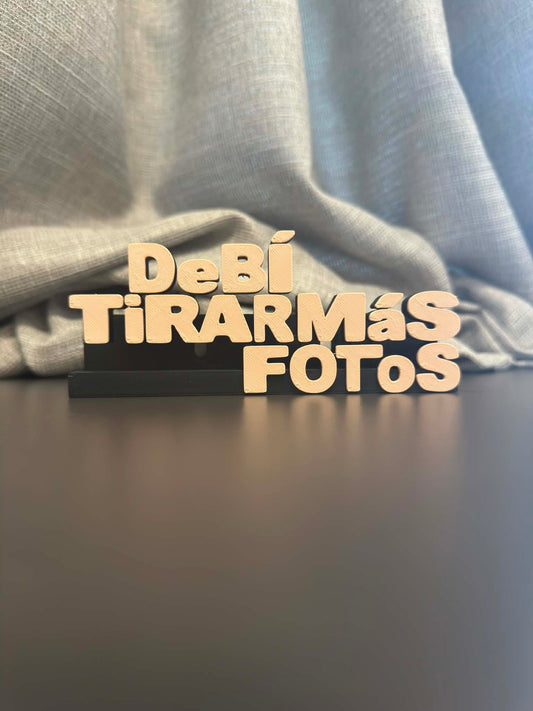 DeBÍ TiRAR MáS FOToS - Bad Bunny (Display Stand)