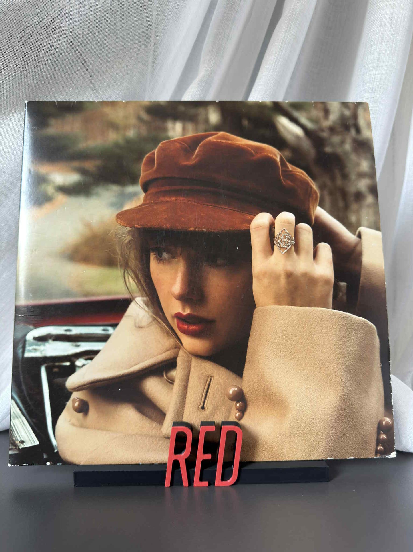 RED - Taylor Swift (Display Stand)
