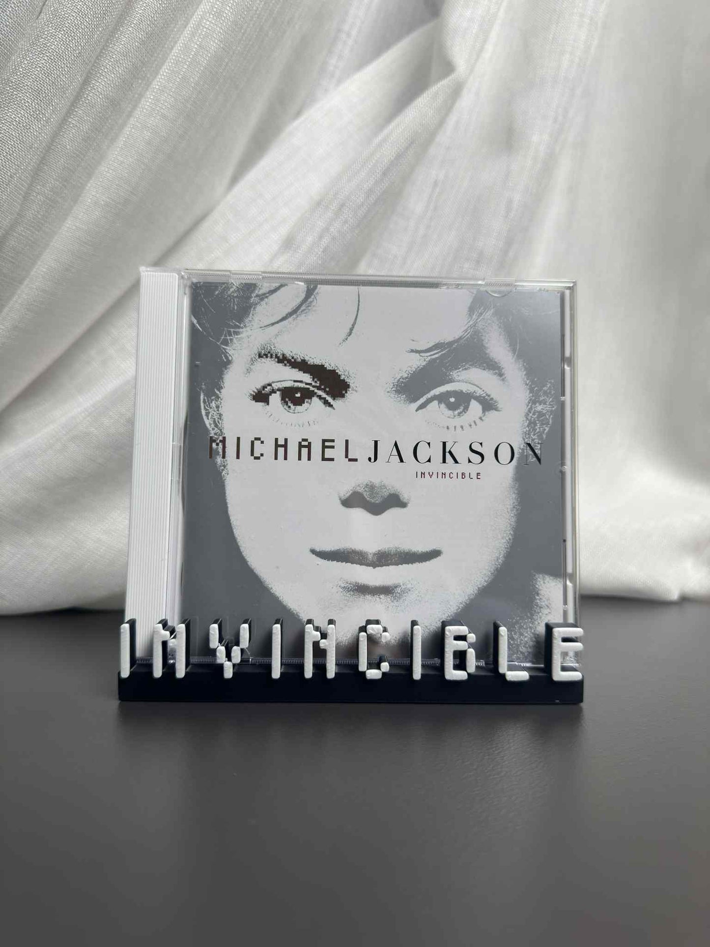 Invincible - Michael Jackson (Display Stand)