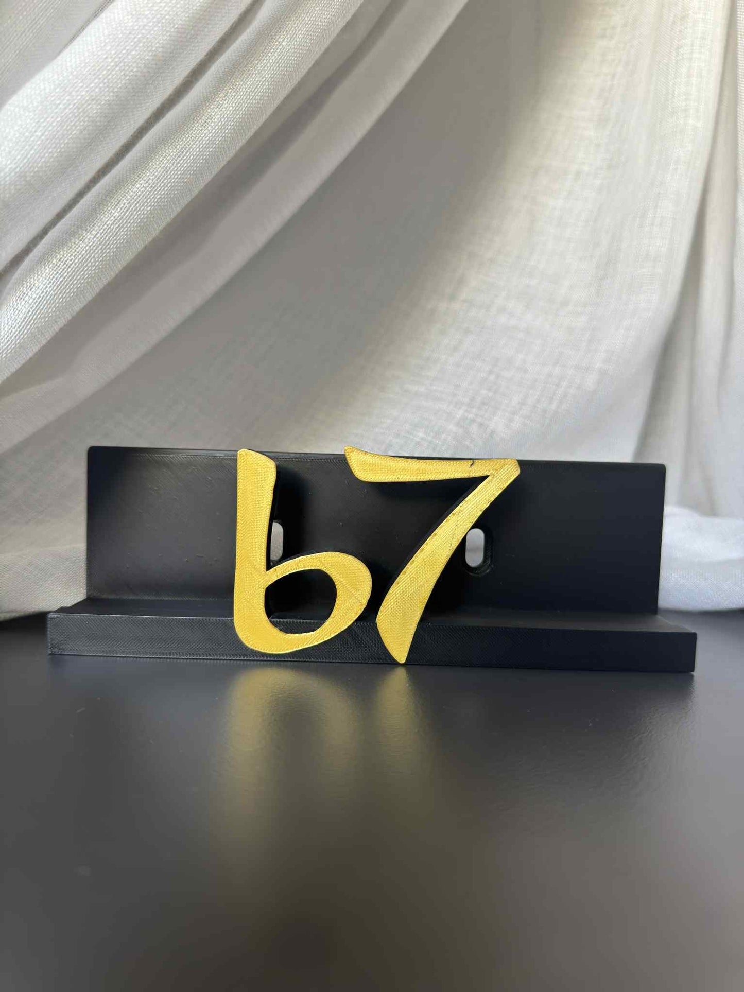 B7 - Brandy (Display Stand)