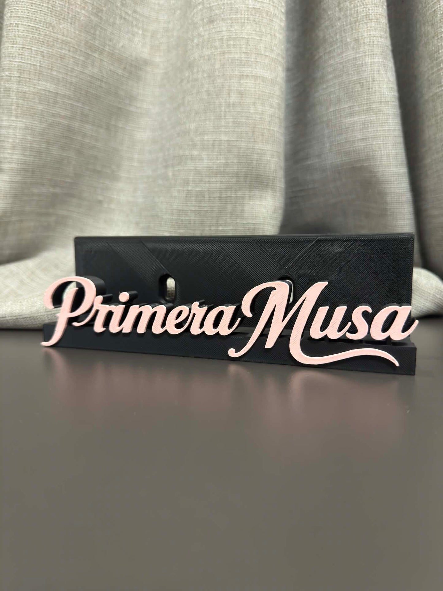 Primera Musa - Omar Courtz (Display Stand)
