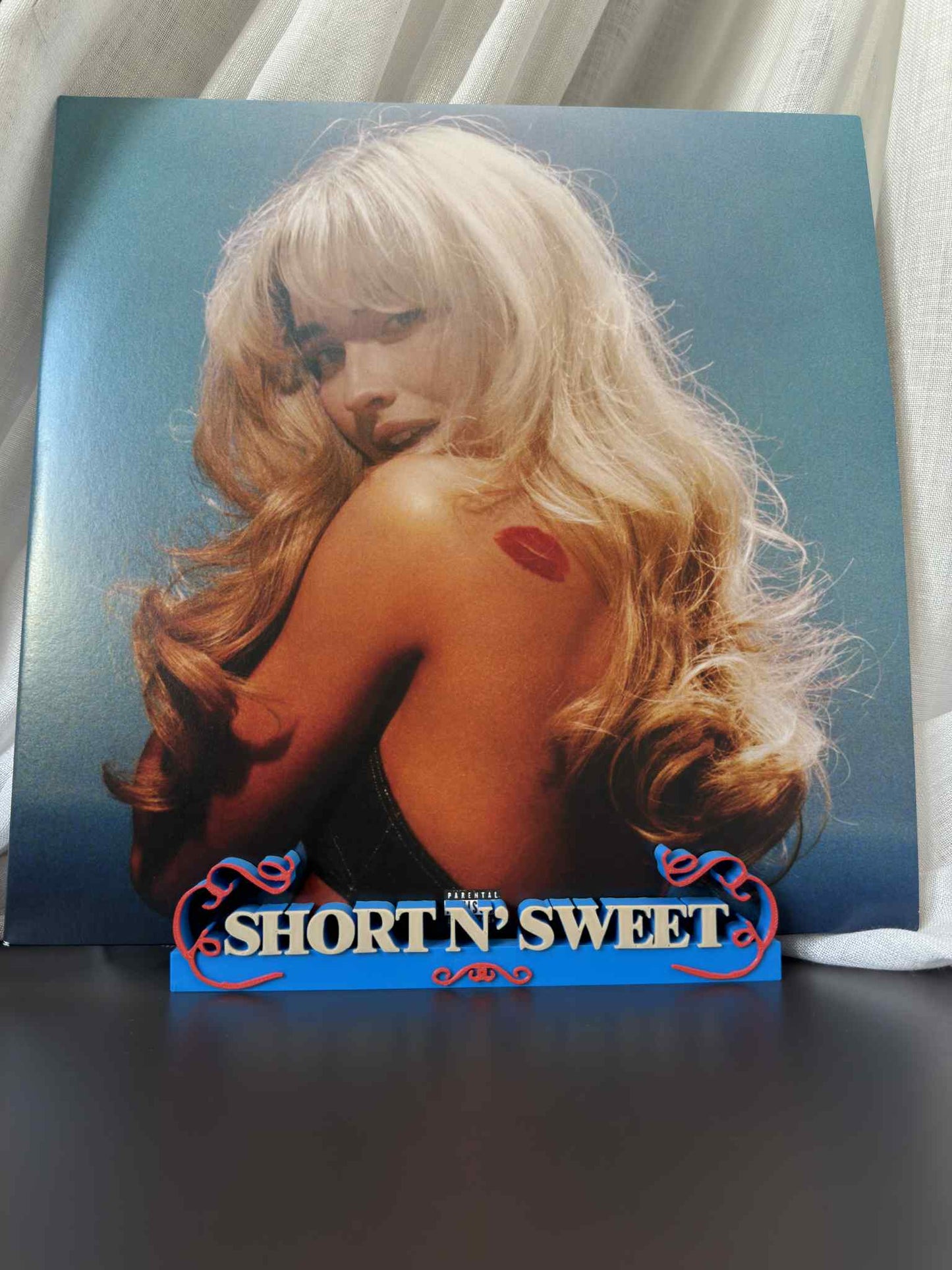 Short N' Sweet - Sabrina Carpenter (Display Stand)