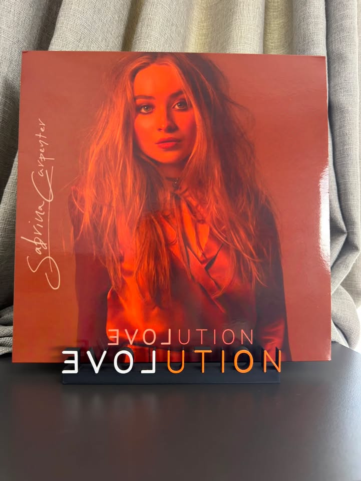Evolution - Sabrina Carpenter (Display Stand)