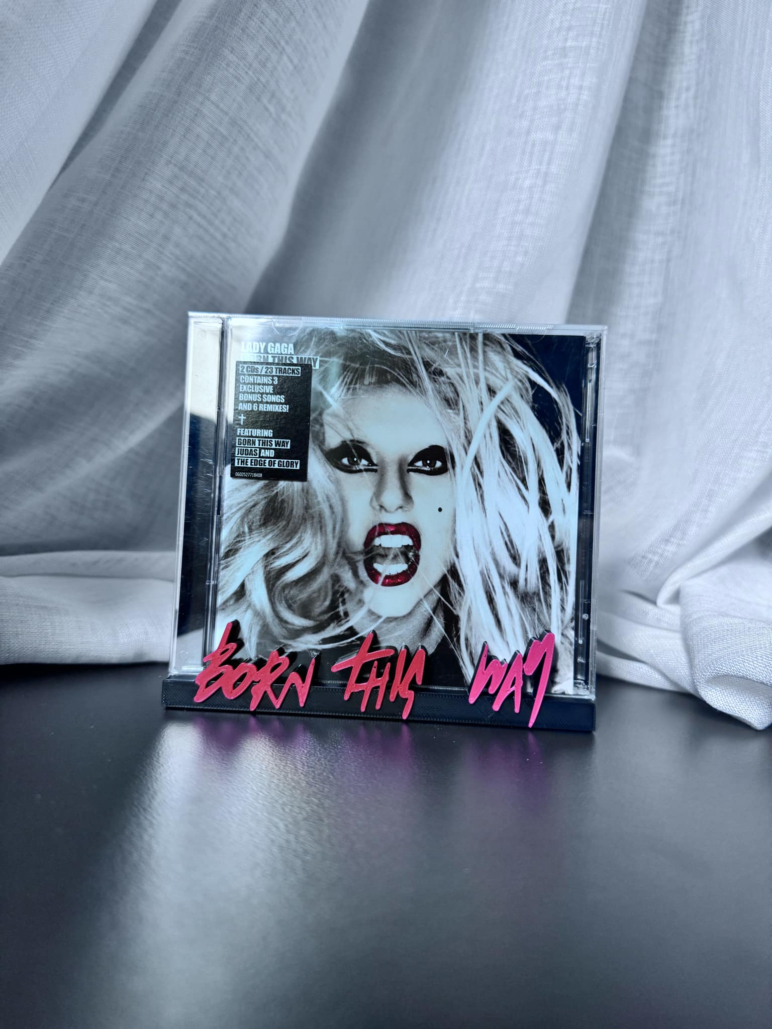 Gaga アートブック Born This Way - Lady Gaga (Display Stand) – Stand Groove