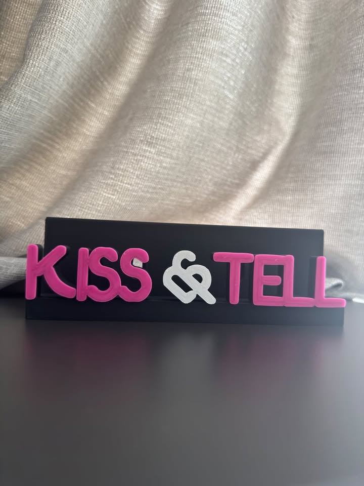 Kiss & Tell - Selena Gomez & The Scene (Display Stand)