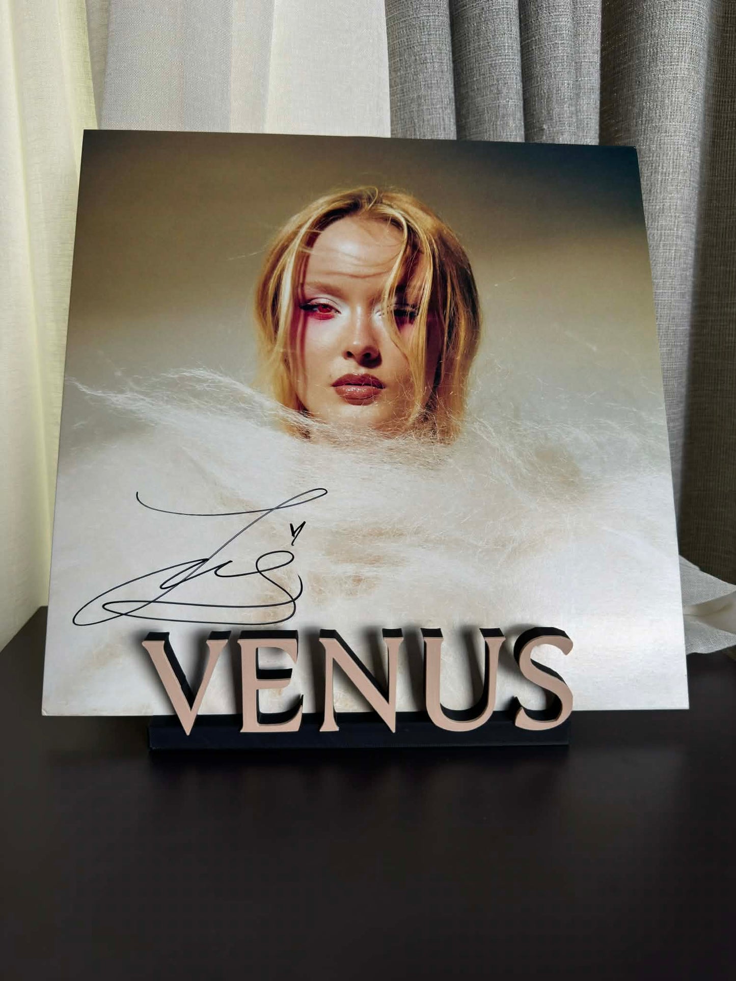Venus - Zara Larsson (Display Stand)