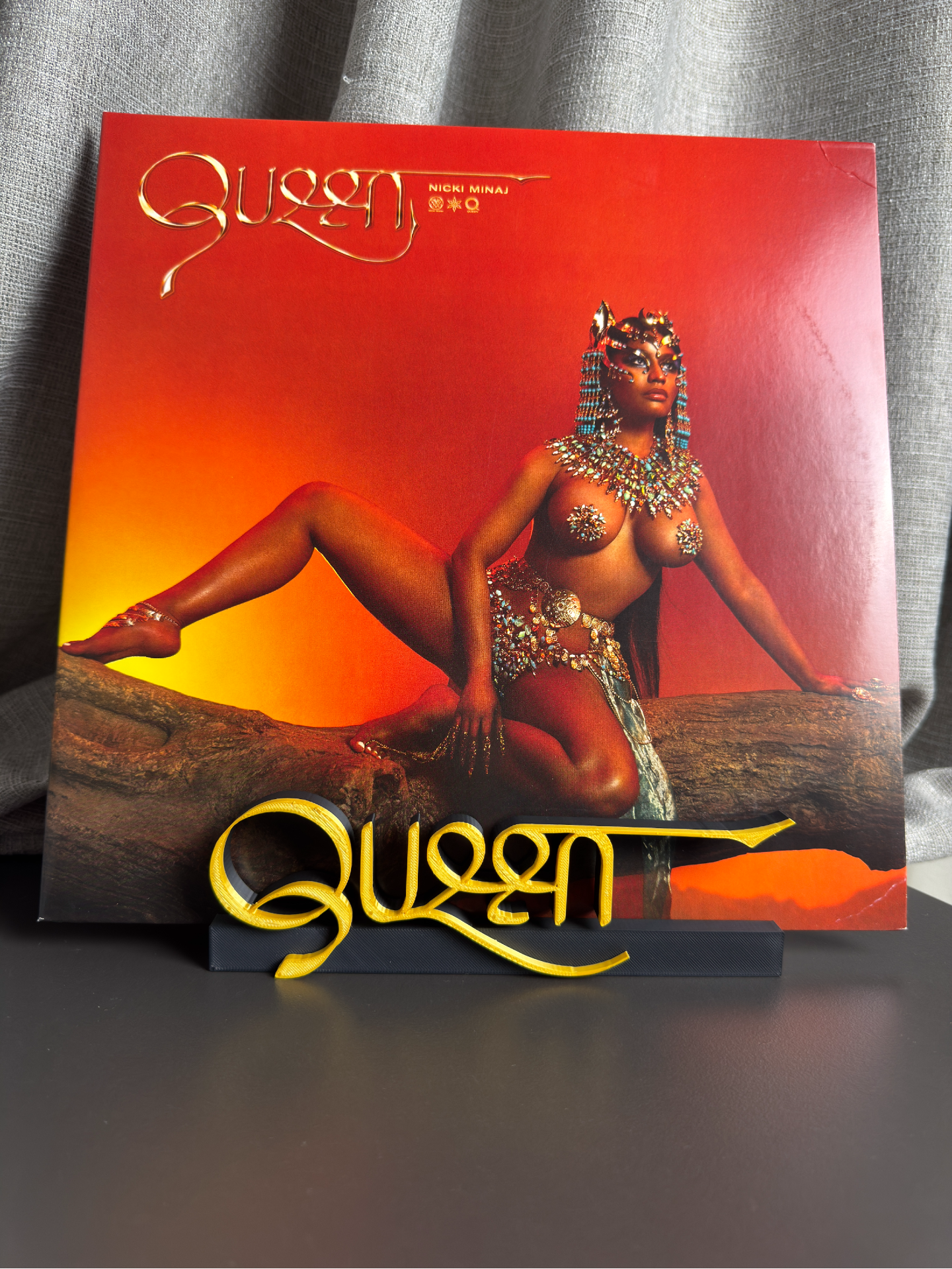 Queen - Nicki Minaj (Display Stand)