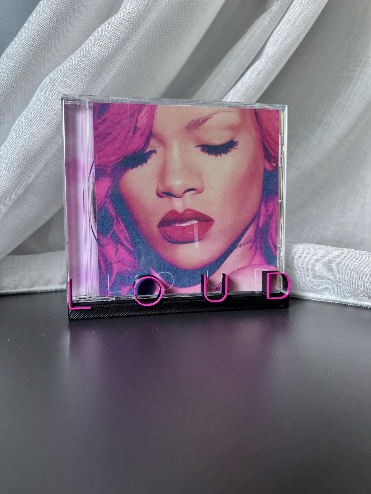 Loud - Rihanna (Display Stand)