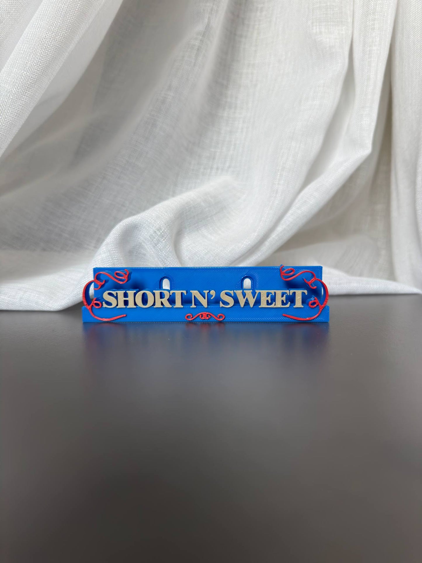 Short N' Sweet - Sabrina Carpenter (Display Stand)