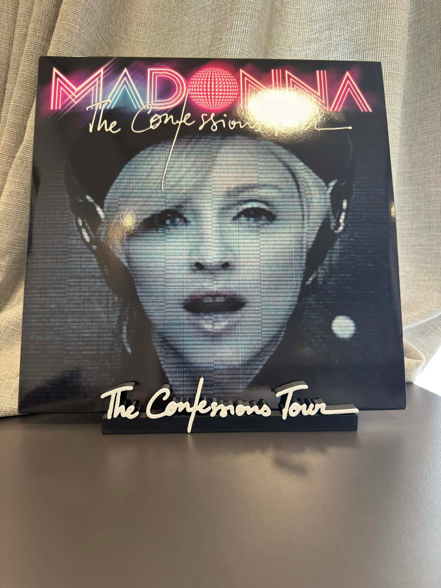 The Confessions Tour - Madonna (Display Stand)