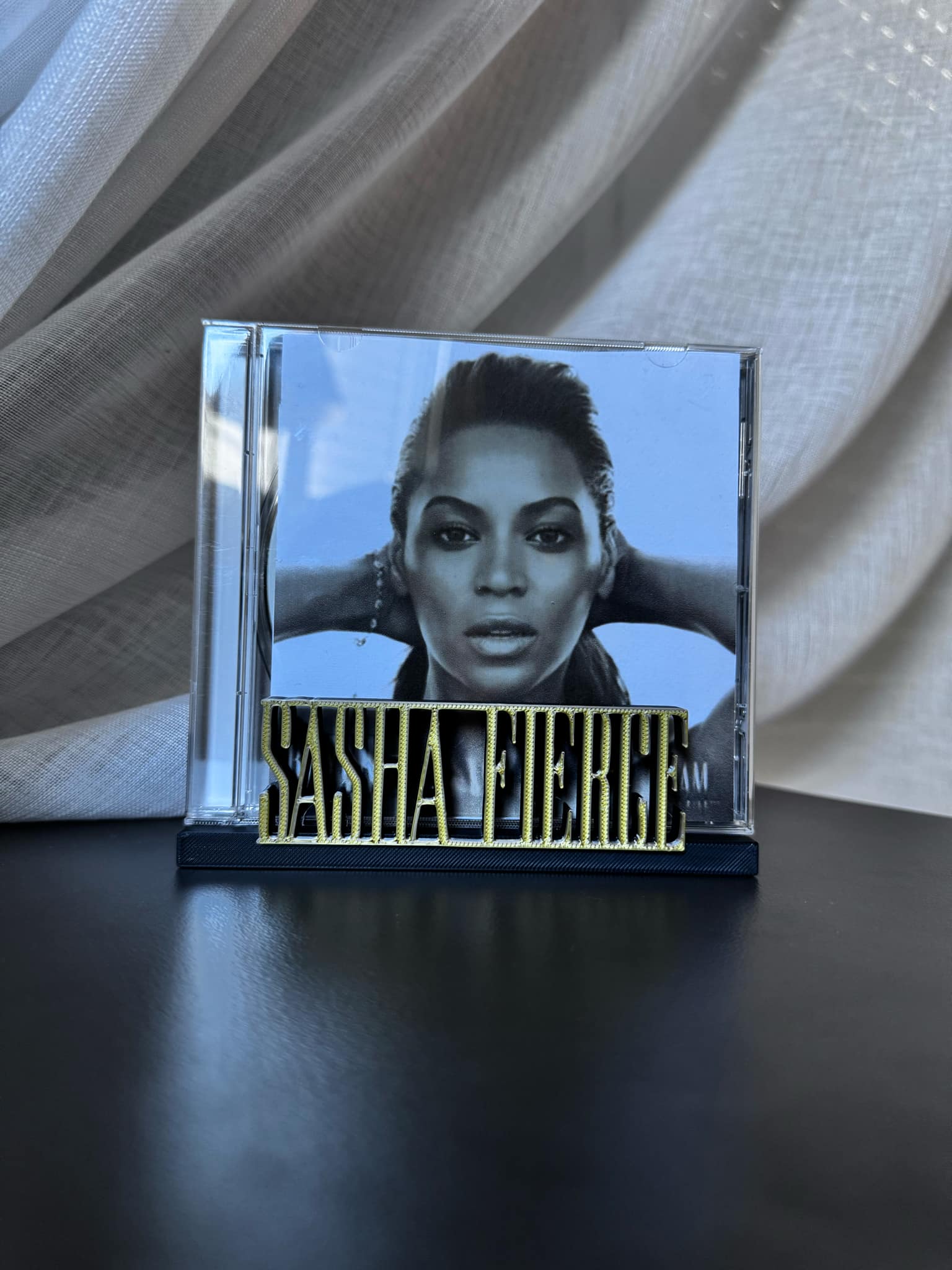 I am... Sasha Fierce - Beyonce (Display Stand) – Stand Groove