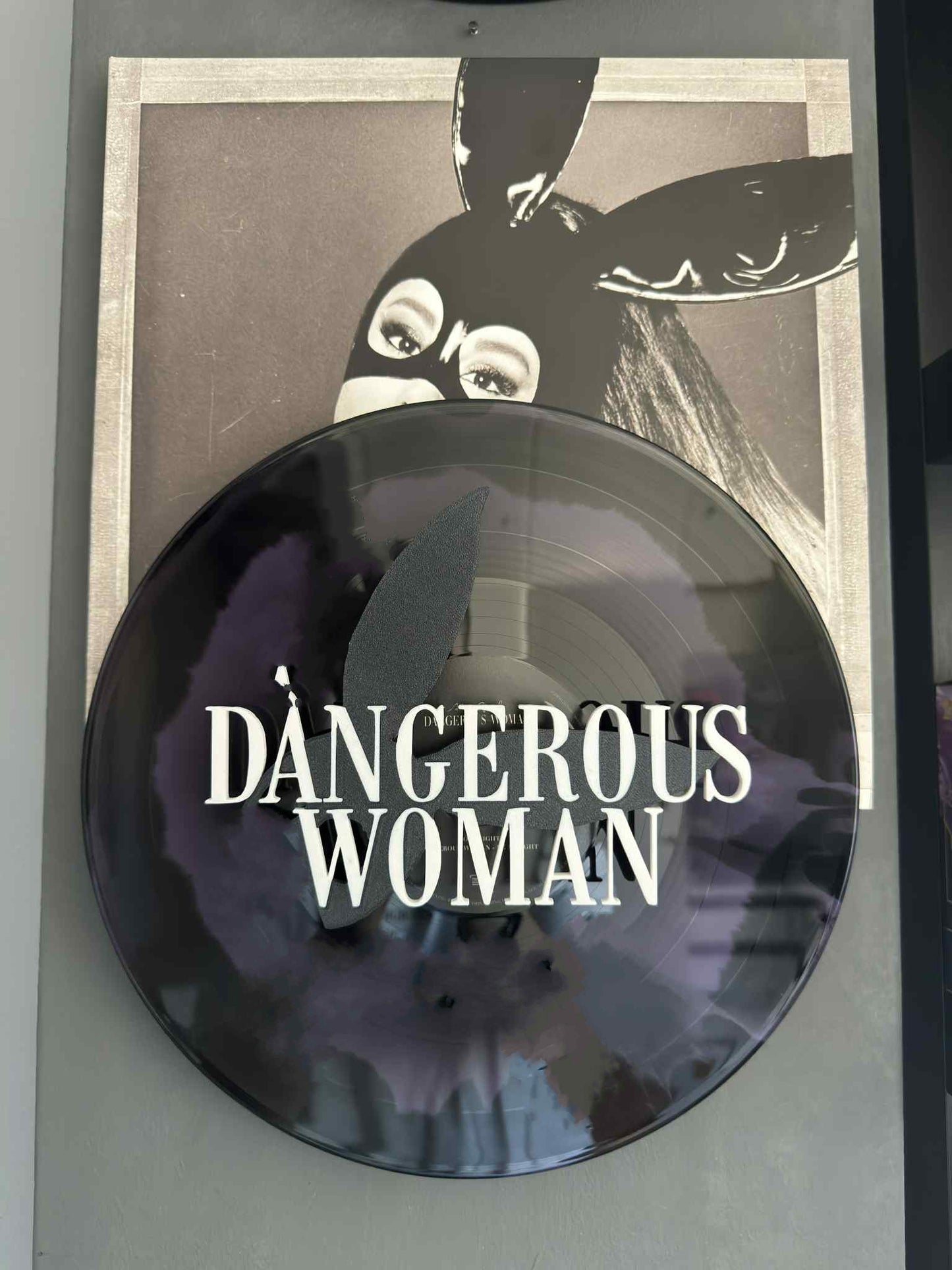 Dangerou Woman - Ariana Grande (Wall Displayer)