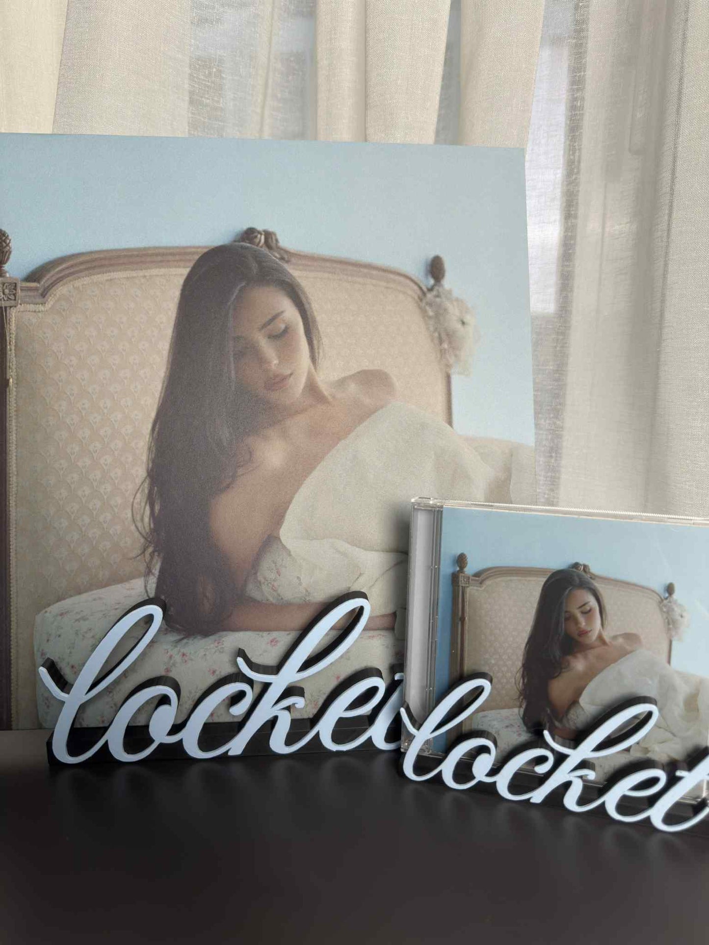 Locket - Madison Beer (Display Stand)