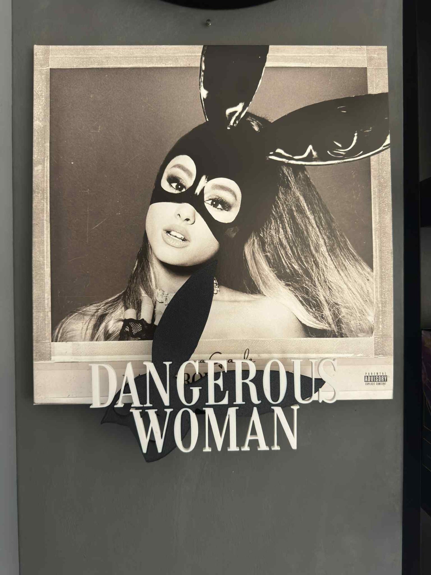 Dangerou Woman - Ariana Grande (Wall Displayer)